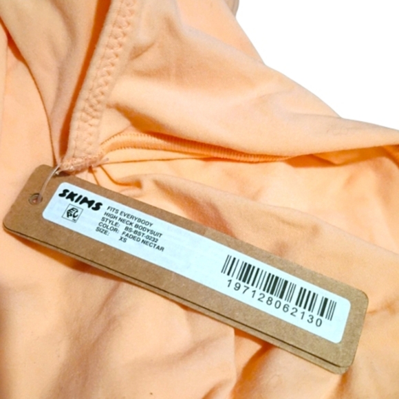 SKIMS Fits Everybody High Neck Bodysuit Faded Nectar XS - Picture 8 of 8
